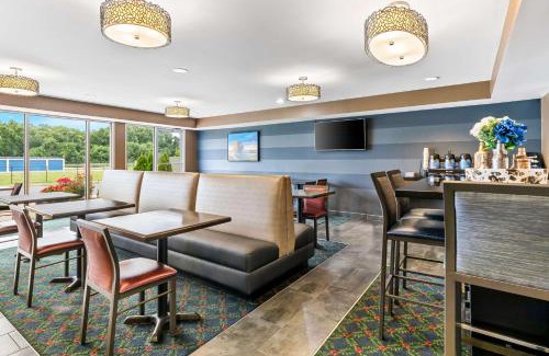 South Beloit Hotel | Best Western Legacy Inn & Suites Beloit/South Beloit