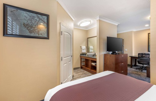 Delthorne Hotel | Best Western Plus Avita Suites