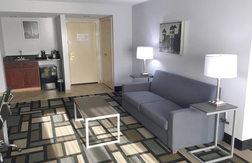 Crestline Heights Hotel | Best Western Plus Birmingham Inn & Suites