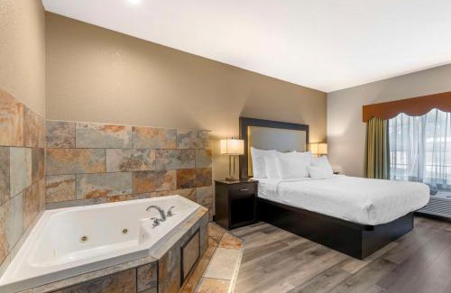 Clive Hotel | Best Western Plus Des Moines West Inn & Suites