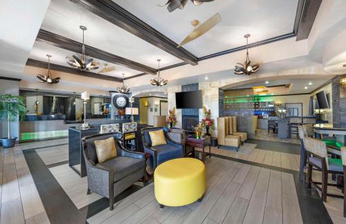 Garden City Hotel | Best Western Plus Emerald Inn & Suites