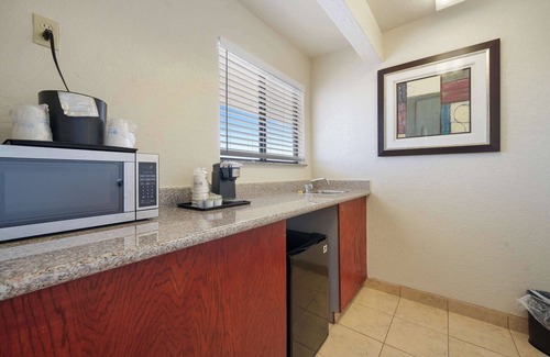 Manteca Hotel | Best Western Plus Executive Inn & Suites