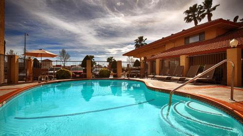 Manteca Hotel | Best Western Plus Executive Inn & Suites