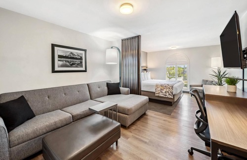 Redding Hotel | Best Western Plus Hilltop Inn