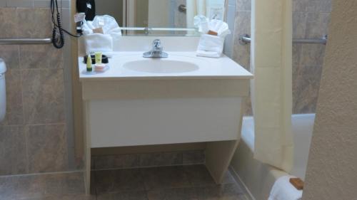 US 290 Hotel | Best Western Plus Northwest Inn & Suites