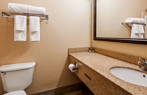 Knoxville Hotel | Best Western Plus Strawberry Inn & Suites