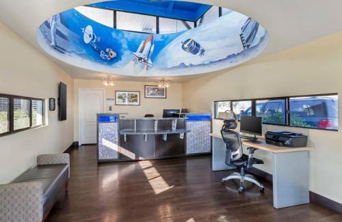 Gila Bend Cabin | Best Western Space Age Lodge