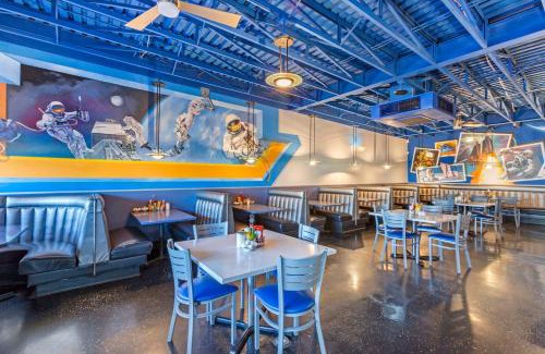 Gila Bend Cabin | Best Western Space Age Lodge