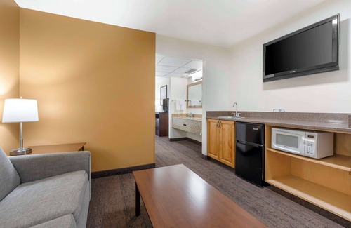 Laurel Hotel | Best Western Yellowstone Crossing