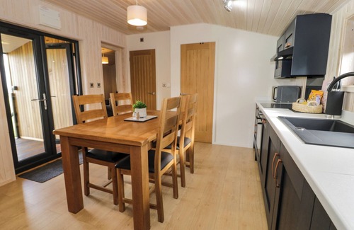 Llanelidan Cottage | BETSI (LODGE 1), pet friendly, with hot tub in Corwen
