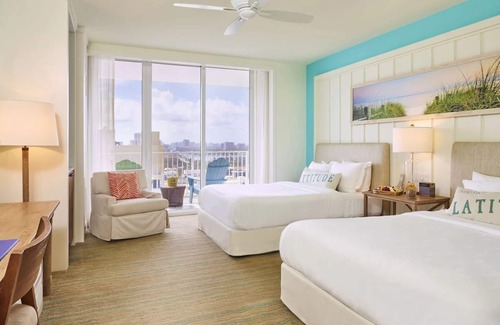 Hollywood Hotel | Better Choice for your Vacation! 4 Relaxing Units, Pool, Beachfront Property!