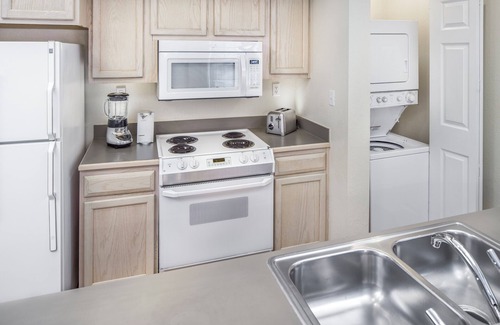 Table Rock Hotel | Better Choice for your Vacation! Pool, Kitchen, Close to New Shanghai Theatre