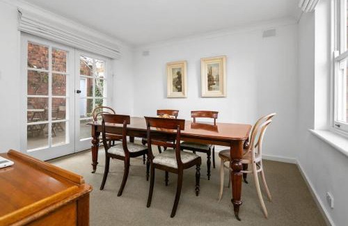 Mitcham House | Between City & Hills