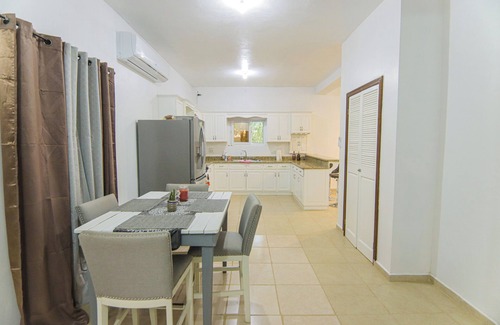 Calabash Bight Villa | Between the Forest and the Reef