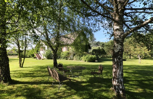 Autun House | Between Wine Route & Morvan,spacious cottage with pool ideal for family & friend