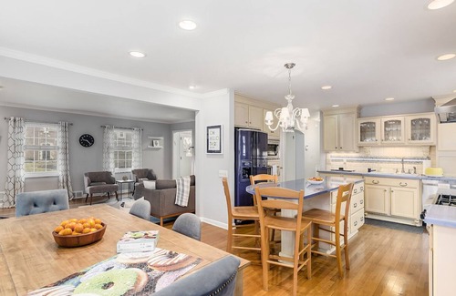 Columbus House | Bexley Family Friendly ★ King Bed ★ Staycation