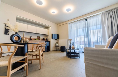Volos City Centre Apartment | BH009 - C - Suite Volos