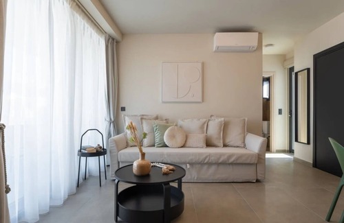 Volos City Centre Apartment | BH009 - C - Suite Volos