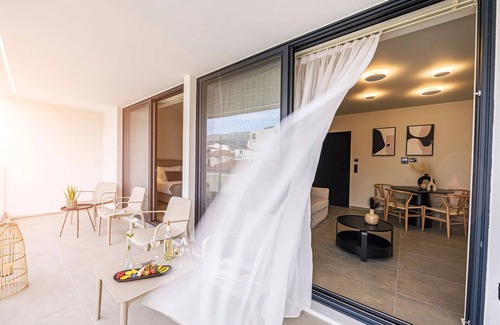 Volos City Centre Apartment | BH010 - C - Suite Volos