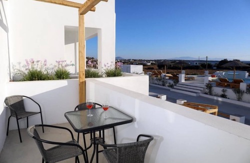 Milopotas Apartment | BH442 - C - Suite Naxos