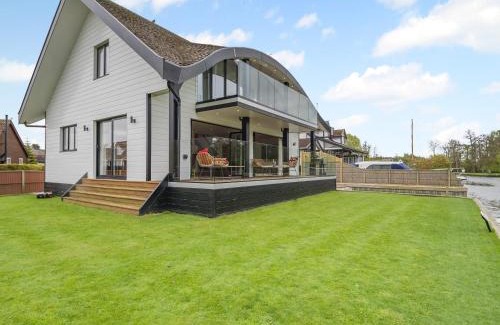 Wroxham House | Bide-A-Wee