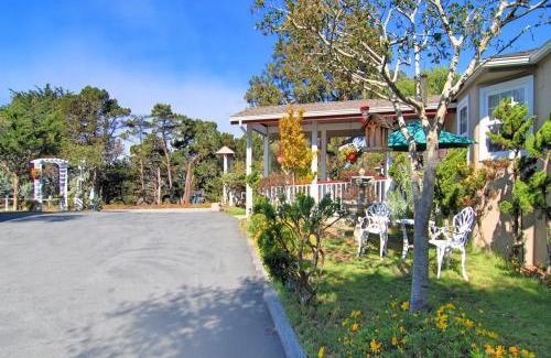 Pacific Grove Hotel | Bide-A-Wee Inn and Cottages