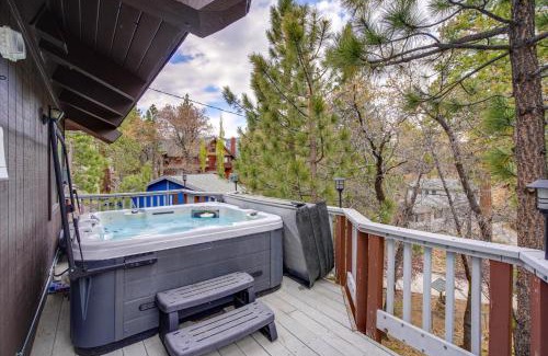 Upper Moonridge House | Big Bear Cabin with Hot Tub Less Than 3 Mi to Skiing!