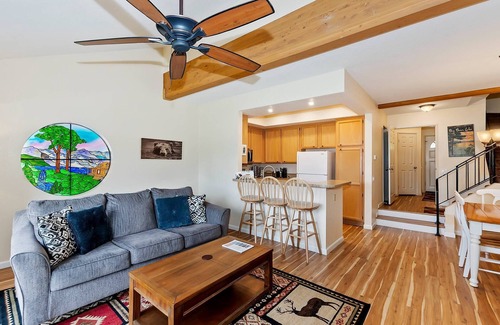 Big Bear Lake Condo | Big Bear Casa by Destination Big Bear : Amazing 3BR/2BA Lakefront Condo, WiFi, Outdoor Heated Spa, FREE Kayak/Bicycle Rental!