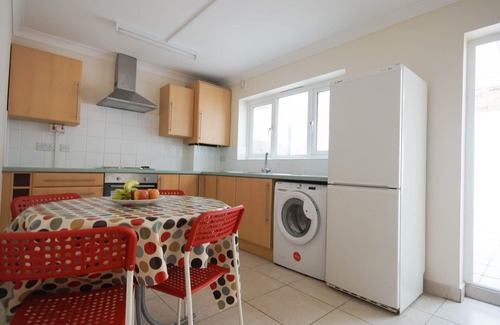 Finsbury Park Apartment | Big bright flat for 4-6 people with good links to around the city