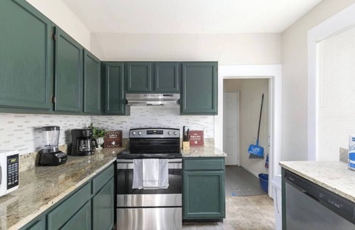 Glen Iris House | BiG Discounts at Charming Historic 4BR Home in the Heart of BHM