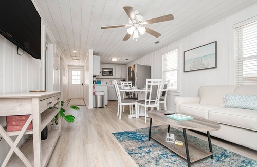 Crescent Beach Condo | Big Dog Friendly*1 blk to beach*Outdoor Shower