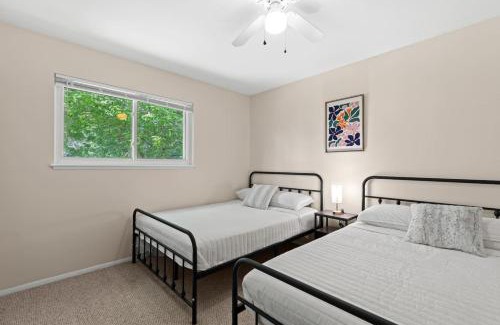 Dearborn Heights House | Big Fenced Backyard Sleeps 8