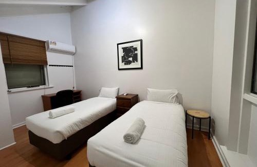 Westbourne Park House | big group entire house 15 beds