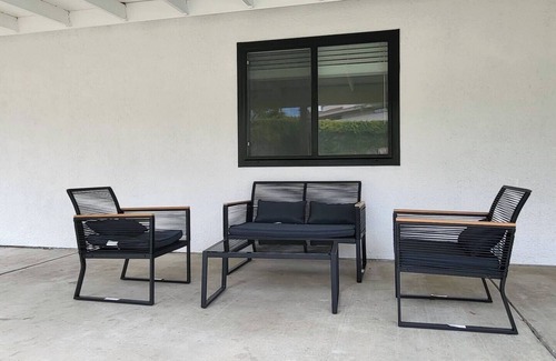 Highland House | BIG HOUSE, LARGE GATED YARD AND DOUBLE LIVING ROOM