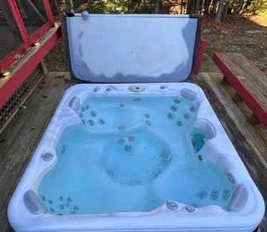 Elkins House | Big Red Cottage near Sunapee and New London