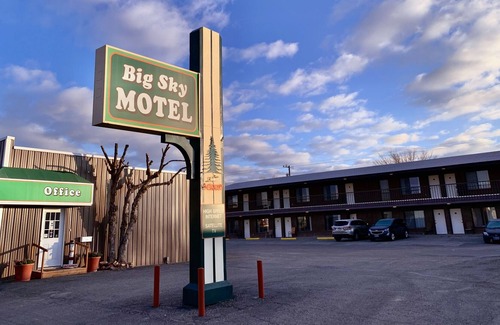 Roundup Hotel | Big Sky Motel