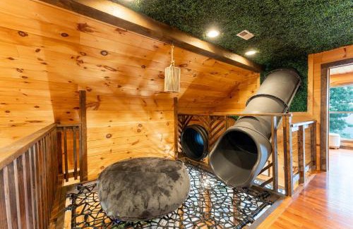 Bryant House | Big Time Hill Cabin with an indoor pool hot tub & great views