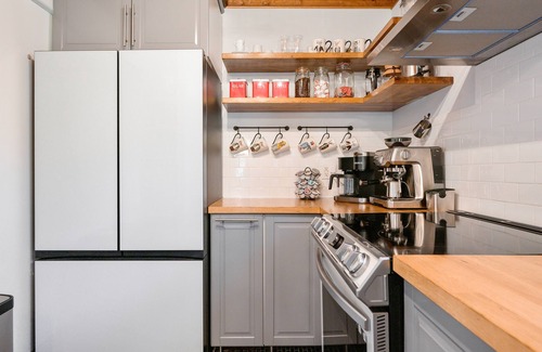 Raleigh Cabin | Big Warm Hug of a Cabin! Luxury Linens, Best Coffee Station for Miles