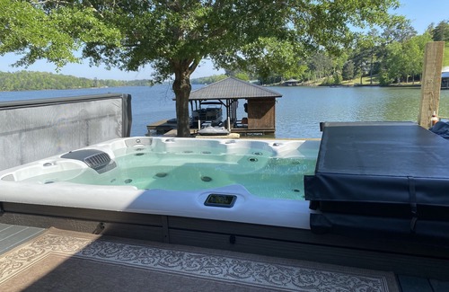 Jackson House | Big Water Views on the main part of the lake. Private Boat Ramp and Fire Pit