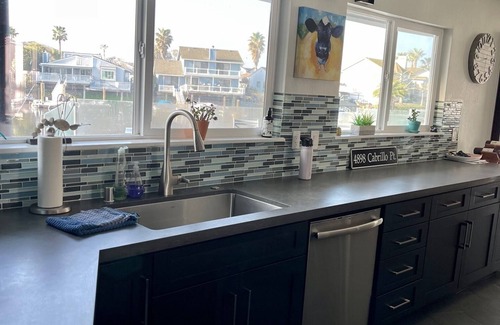 Discovery Bay House | BIG WATERFRONT HOME- Discovery Bay Deep Water Home W/Private Dock