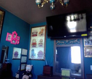 Reno House | Big YELLOW HOUSE On The Hill