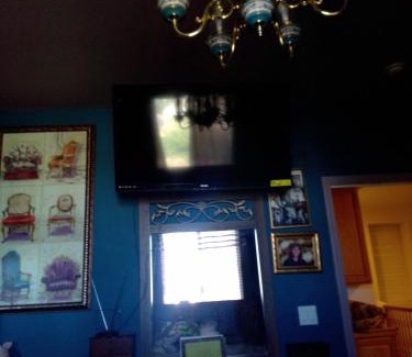 Reno House | Big YELLOW HOUSE On The Hill