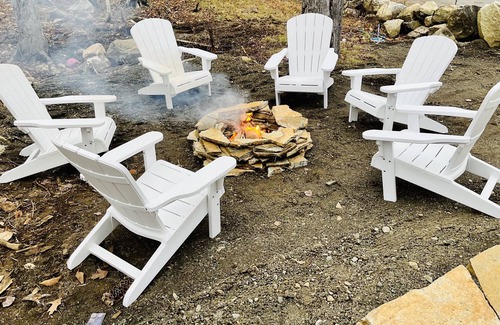 New London House | BigBear Lodge - Mt Sunapee/Hot Tub/Firepit - Family Friendly!