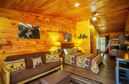 Benton Hotel | Bigfoot Lodge Room Three