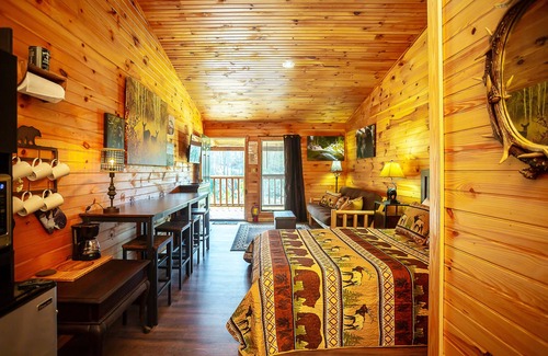 Benton Hotel | Bigfoot Lodge Room Three