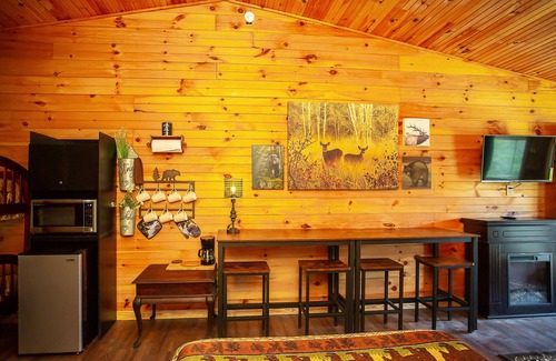 Benton Hotel | Bigfoot Lodge Room Three