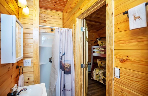 Benton Hotel | Bigfoot Lodge Room Three