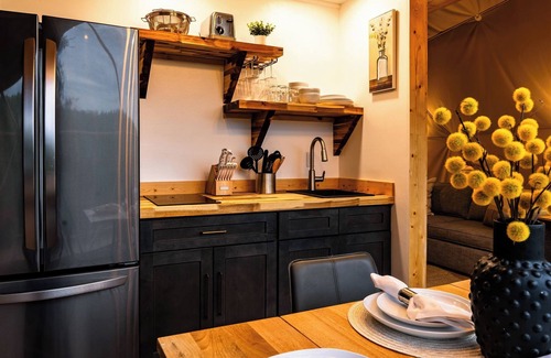 Pikeville Cabin | Biggest deck! Beautiful Dome.