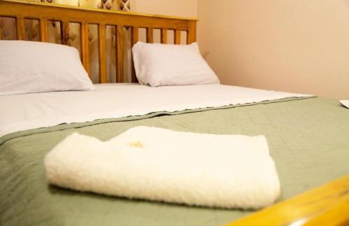 Kibale Hotel | Bigodi Community Lodge