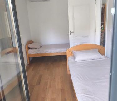 Herceg Novi Apartment | Bijela,dvosoban stan,sa dvoristem